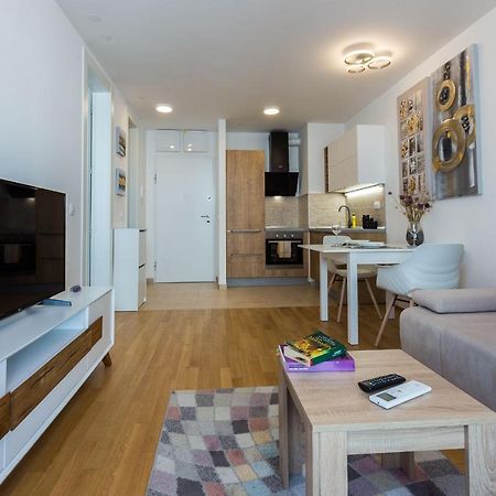 זאדאר Tanja Modern Apartment With Balcony And Parking Garage מראה חיצוני תמונה