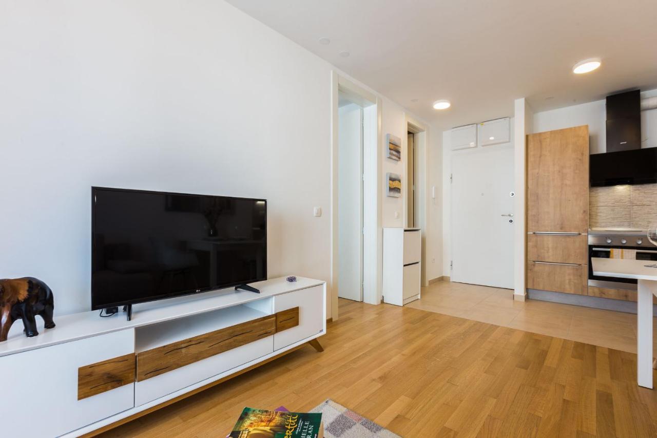 זאדאר Tanja Modern Apartment With Balcony And Parking Garage מראה חיצוני תמונה