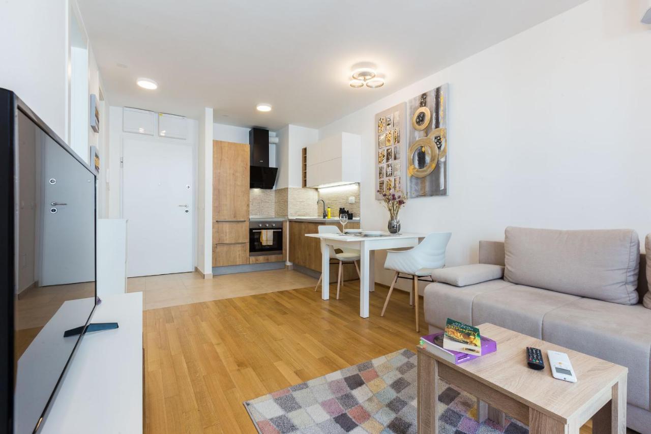 זאדאר Tanja Modern Apartment With Balcony And Parking Garage מראה חיצוני תמונה
