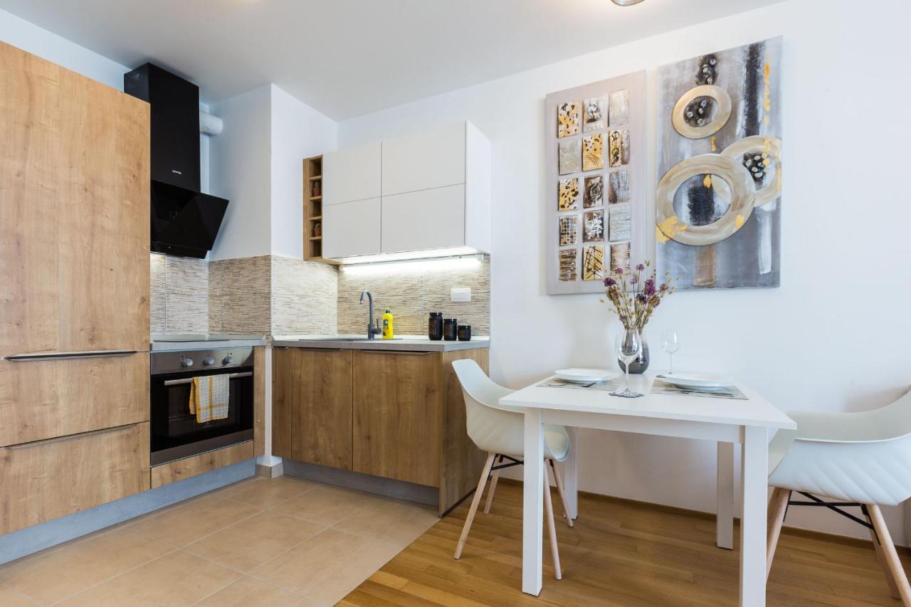 זאדאר Tanja Modern Apartment With Balcony And Parking Garage מראה חיצוני תמונה