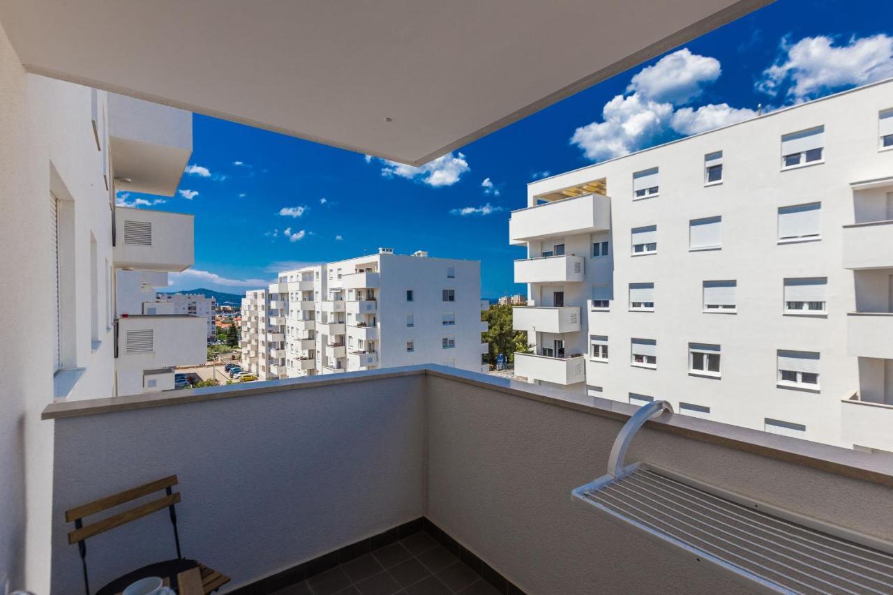 זאדאר Tanja Modern Apartment With Balcony And Parking Garage מראה חיצוני תמונה