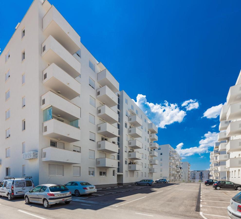 זאדאר Tanja Modern Apartment With Balcony And Parking Garage מראה חיצוני תמונה